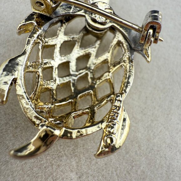 Gerrys Vintage Gold-Tone Openwork Turtle Pin Brooch Animal Jewelry - Picture 4 of 5
